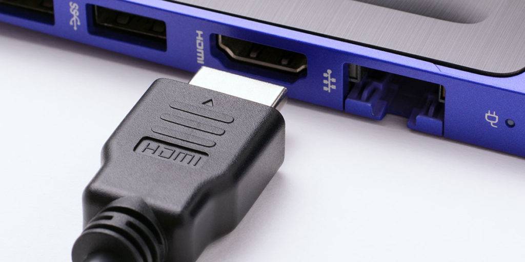 Connecting laptop to TV using HDMI port (Photo credit: Shutterstock)