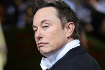 Ever Wondered What Helps Elon Musk To Make Tough Business Decisions?